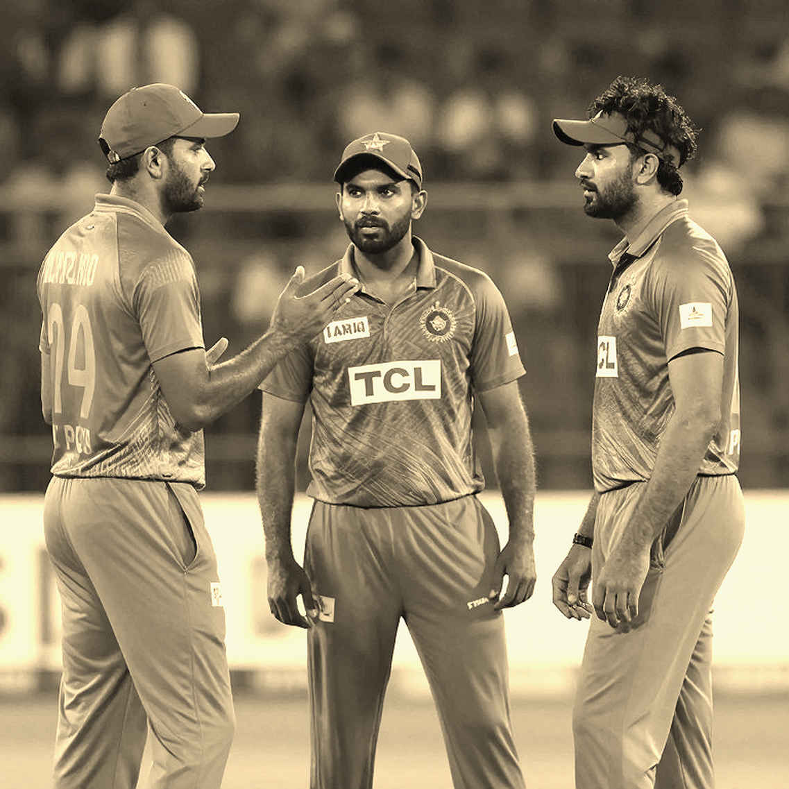 ৩৩২ বলের খাতা: আবুধাবিতে বাংলাদেশের হারিয়ে যাওয়া একুশ ওভার