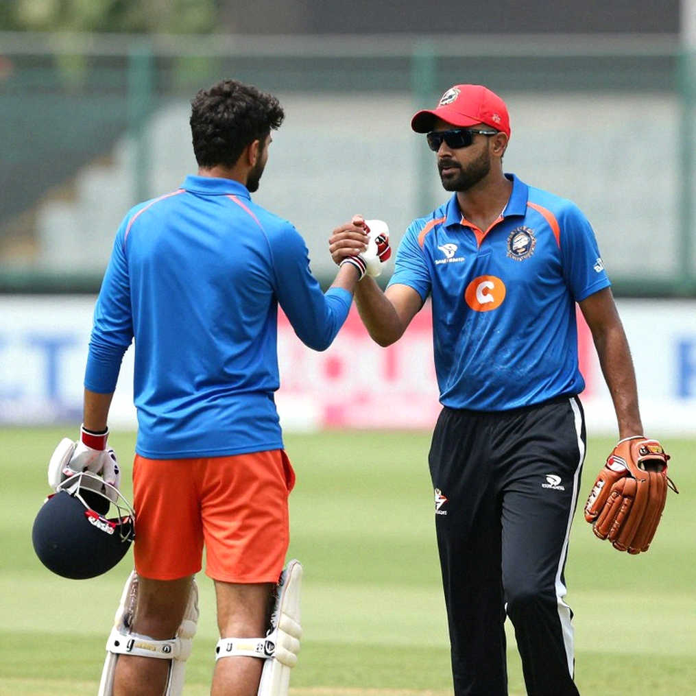 গর্জনের আগের নীরবতা: শাই হোপের সেই ইনিংস, একটা রেকর্ড চেজ, আর ক্যারিবীয় ধৈর্যের খাতা